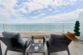 Frontal Seaside Penthouse in North Mamaia